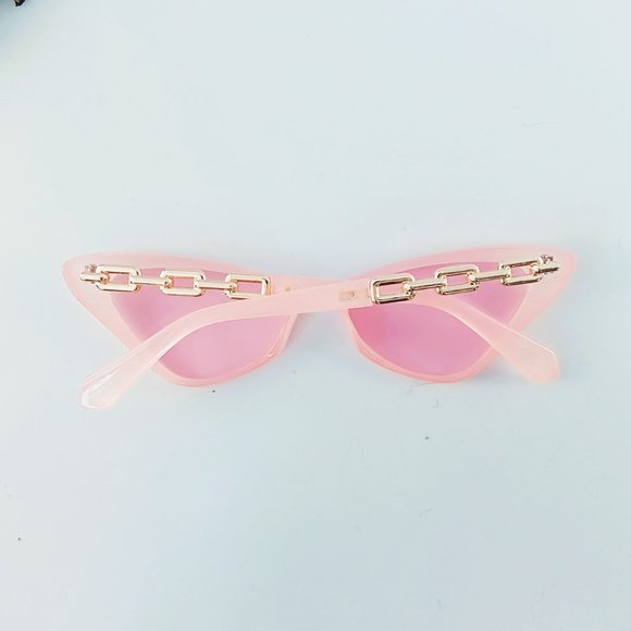Brand New Pink Cat Eye Sunglasses for Fashionistas - Picture 4 of 6